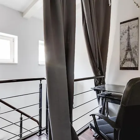 Appartamento Spacious Stylish Attic In The Heart Of The Center - Karlovo Praga