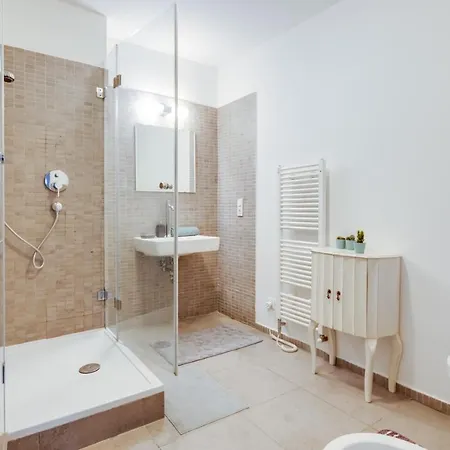 Appartamento Spacious Stylish Attic In The Heart Of The Center - Karlovo