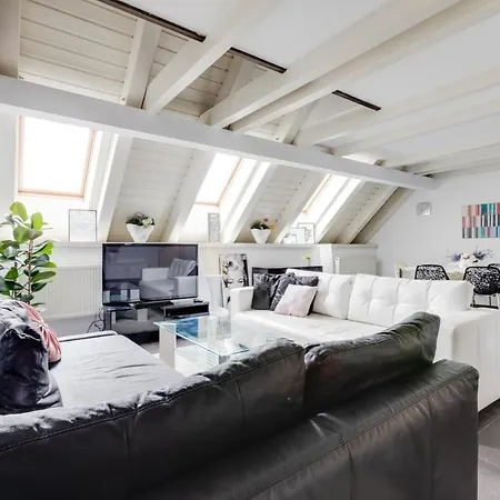 Spacious Stylish Attic In The Heart Of The Center - Karlovo Apartamento