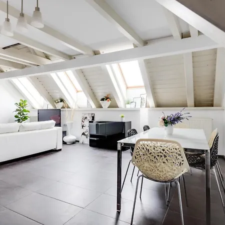 Spacious Stylish Attic In The Heart Of The Center - Karlovo Apartamento *