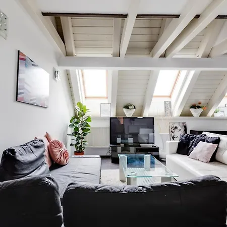 Spacious Stylish Attic In The Heart Of The Center - Karlovo Apartamento