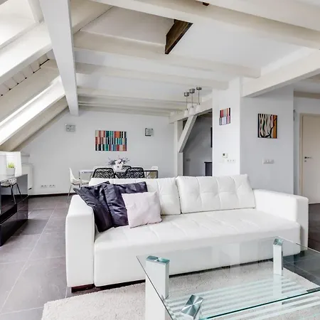 Spacious Stylish Attic In The Heart Of The Center - Karlovo Apartamento Praga