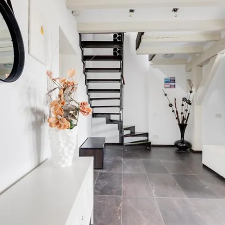 Spacious Stylish Attic In The Heart Of The Center - Karlovo Apartamento