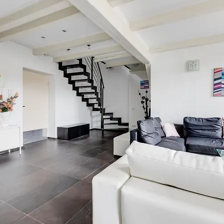 Apartamento Spacious Stylish Attic In The Heart Of The Center - Karlovo *