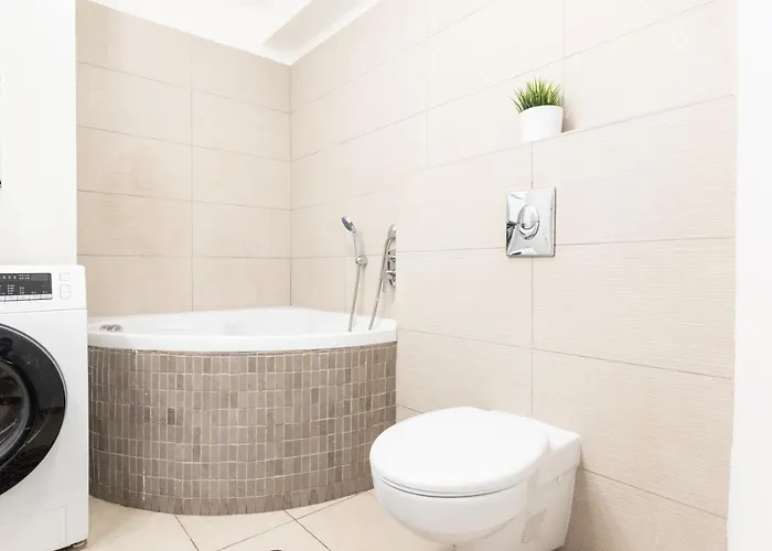 Spacious Stylish Attic In The Heart Of The Center - Karlovo Apartman *