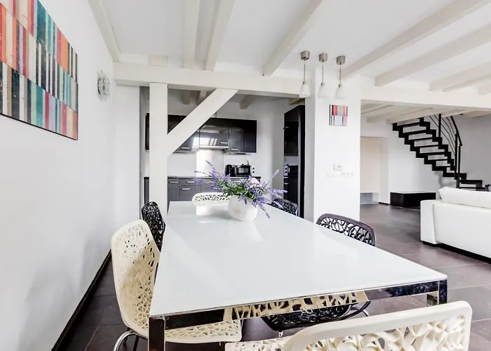 Apartman Spacious Stylish Attic In The Heart Of The Center - Karlovo *