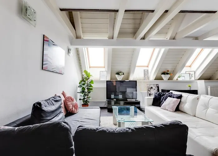 Spacious Stylish Attic In The Heart Of The Center - Karlovo Apartman