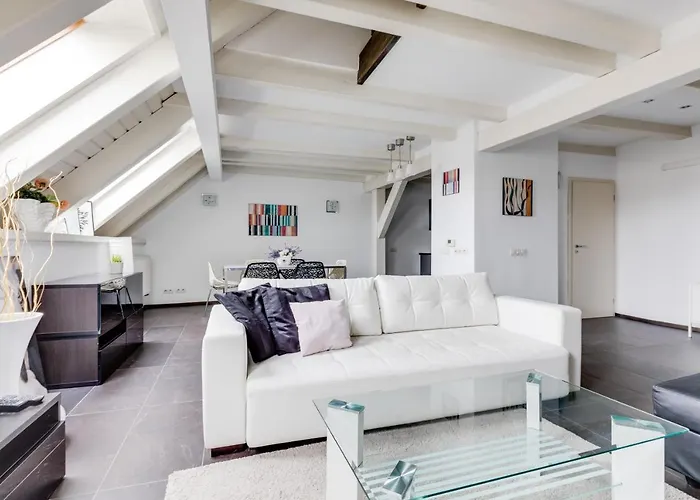 Spacious Stylish Attic In The Heart Of The Center - Karlovo Apartman Prága
