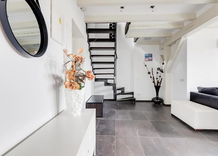 Spacious Stylish Attic In The Heart Of The Center - Karlovo Apartman
