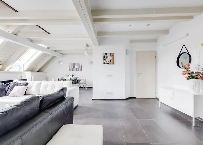 Spacious Stylish Attic In The Heart Of The Center - Karlovo Apartman Prága