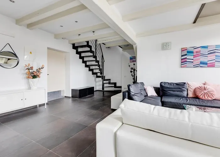Apartman Spacious Stylish Attic In The Heart Of The Center - Karlovo *