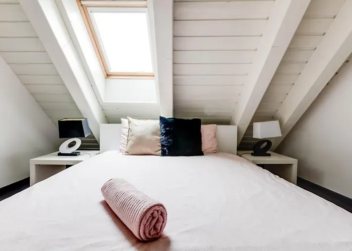 Spacious Stylish Attic In The Heart Of The Center - Karlovo Apartman *
