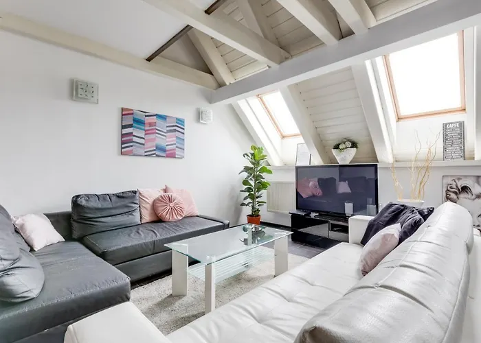 Apartman Spacious Stylish Attic In The Heart Of The Center - Karlovo