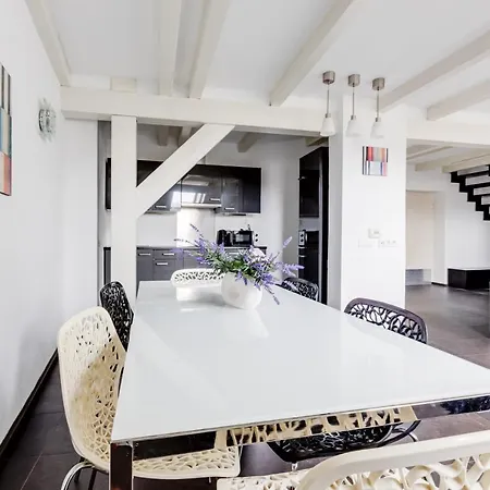 شقة Spacious Stylish Attic In The Heart Of The Center - Karlovo *