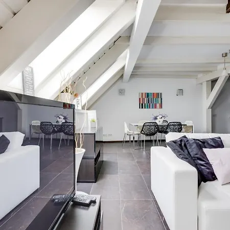 شقة Spacious Stylish Attic In The Heart Of The Center - Karlovo *