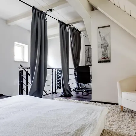 شقة Spacious Stylish Attic In The Heart Of The Center - Karlovo