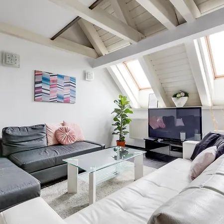 شقة Spacious Stylish Attic In The Heart Of The Center - Karlovo